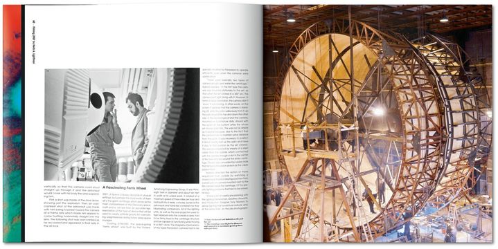 Double page de "Stanley Kubrick's 2001 : Space Odyssey", avec la centrifugeuse sur le tournage du film, Edition Taschen. (TASCHEN)