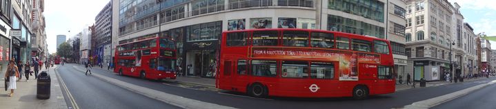 La principale art&egrave;re commer&ccedil;ante de Londres, Oxford Street, d&eacute;serte lors du dernier jour des Jeux olympiques, le dimanche 12 ao&ucirc;t.&nbsp; (PIERRE GODON / FTVI)