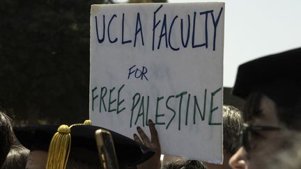 Des heurts ont éclaté sur le campus de l'UCLA à Los Angeles.  (ÉTIENNE LAURENT / AFP)