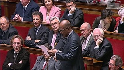 Le député Serge Letchimy intervient dans l'hémicycle de l'Assemblée nationale, le 7 février 2012. (FTV)