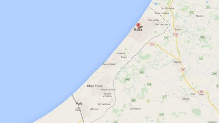 Le raid de l'arm&eacute;e isra&eacute;lienne a eu lieu mercredi 24 d&eacute;cembre 2014,&nbsp;&agrave; l'est de Khan Youn&egrave;s, dans le sud de la bande de Gaza.&nbsp; ( GOOGLE MAPS / FRANCETV INFO )