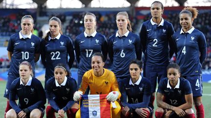 L'&eacute;quipe f&eacute;minine de France de football avant un match contre les Etats-Unis, &agrave; Lorient (Morbihan), le 8 f&eacute;vrier 2015. (JEAN-FRANCOIS MONIER / AFP)