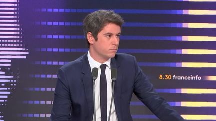 Gabriel Attal, ministre de l'Education nationale, invité du 8h30 franceinfo mercredi 6 décembre 2023. (CAPTURE D'ECRAN FRANCE INFO)