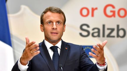 Emmanuel Macron lors de sa conférence de presse pendant le sommet européen de Salzbourg (Autriche), le 20 septembre 2018. (JOE KLAMAR / AFP)