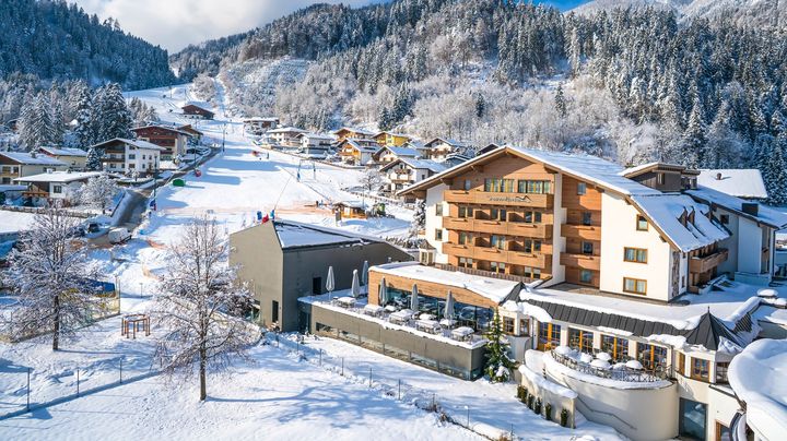 L'hôtel Schwarzbrunn à Stans, au Tyrol.&nbsp;&nbsp; (Photo DRONEPROJECT.AT)