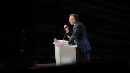 François Bayrou en meeting à Lille (PHILIPPE HUGUEN / AFP)