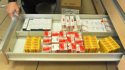 Les réserves de médicaments d'une pharmacie en Normandie le 22 mars 2020. (PASCAL BACHELET / BSIP)