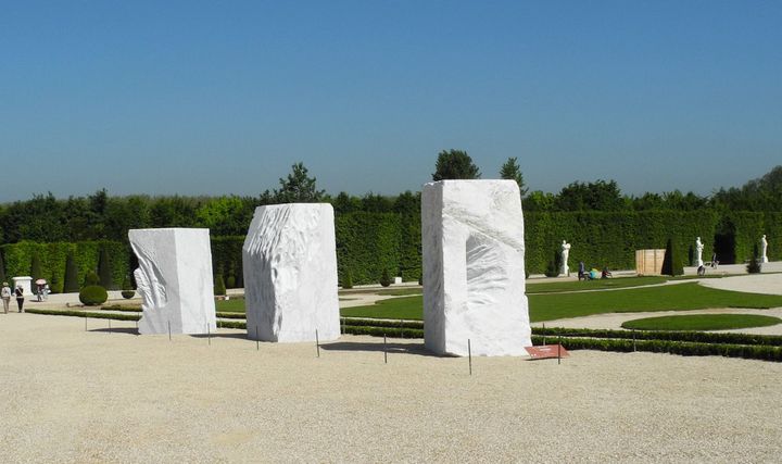 Giuseppe Penone à Versailles, "Anatomie", marbre blanc de Carrare
 (Photo Valérie Oddos / Culturebox / France Télévisions)