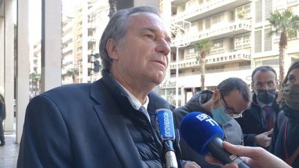 Renaud Muselier, alors président de la Région Provence Alpes Côte d'Azur et président des Régions de France, interviewé en marge de la visite de Jean Castex à Toulon (Var), le 5 janvier 2021. (SOPHIE GLOTIN / FRANCE-BLEU PROVENCE)