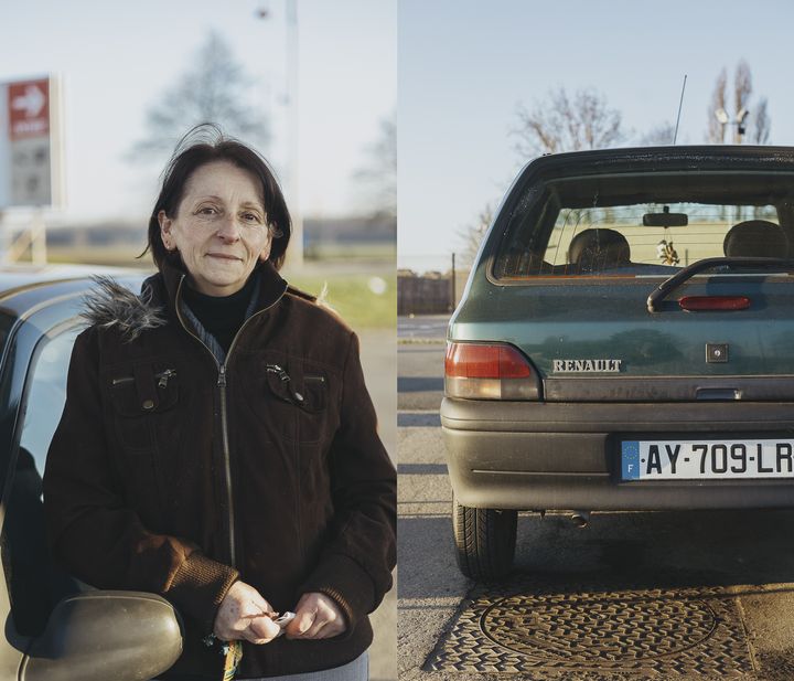 Claudine, accoudée à son véhicule, dans la station-service Netto de Courrières (Pas-de-Calais), le 9 mars 2022. (PIERRE MOREL / FRANCEINFO)