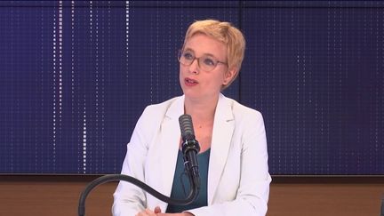 Clémentine Autain, députée La France insoumise de Seine-Saint-Denis, dimanche 4 avril 2021 sur franceinfo. (FRANCEINFO / RADIOFRANCE)