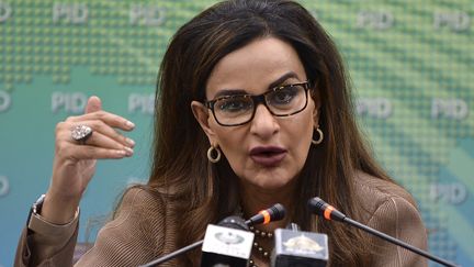 Sherry Rehma, la ministre pakistanaise du Changement climatique, durant une conférence de presse à Islamabad en mai 2022. (FAROOQ NAEEM / AFP)