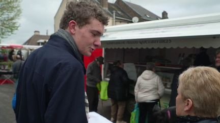 La commune d'Ailly-sur-Somme, dans la Somme, s'est lancé le défi d'obtenir le plus faible taux d'abstention aux élections européennes le 9 juin prochain. Pour ce faire, la mairie mobilise les jeunes, et notamment Axel, qui effectue son service civique. (France 2)