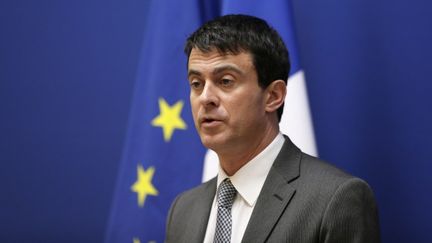 Le ministre de l'Int&eacute;rieur, Manuel Valls, le 24 janvier 2013 lors d'une conf&eacute;rence de presse sur des questions de s&eacute;curit&eacute; &agrave; Paris. (JACQUES DEMARTHON / AFP)