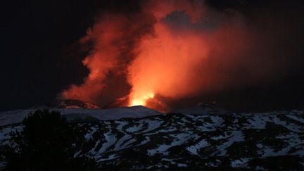 Une spectaculaire éruption de l'Etna blesse une dizaine de personnes