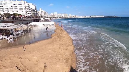 La Vendée ou la Charente-Maritime font face à des grandes marées, mercredi 21 août. Les sapeurs-pompiers redoublent de vigilance sur les plages.