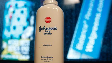 Le talc de Johnson &amp; Johnson utilisé par plusieurs femmes victimes d'un cancer des ovaires.&nbsp; (? SHANNON STAPLETON / REUTERS / X90052)