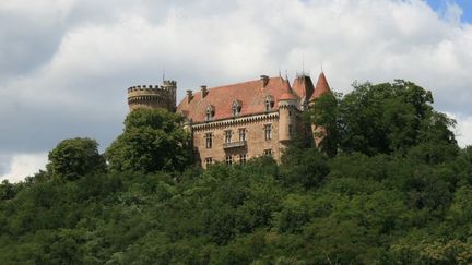 Le château de Paulhac
 (www.chateau-fort-manoir-chateau.eu)