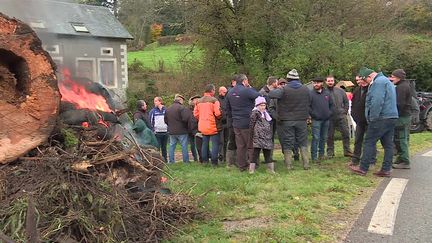 C'est dans une ambiance positive que les agriculteurs ont manifesté sur les routes de la Nièvre ce mercredi 20 novembre. (Corentin Renoult / France Télévisions)