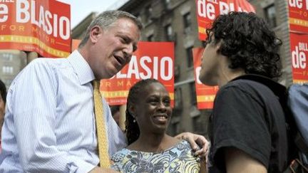 Bill de Blasio en campagne avec sa femme Chirlane McGray en septembre 2013.
 (TIMOTHY CLARY / AFP)