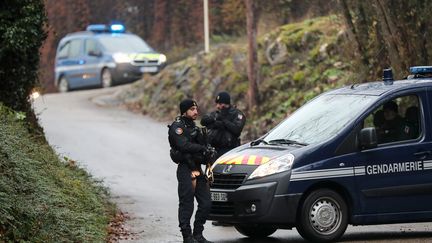 Lors d'une nouvelle perquisition au domicile de Nordahl Lelandais, à Domessin (Savoie), le 18 décembre 2017. (MAXPPP)