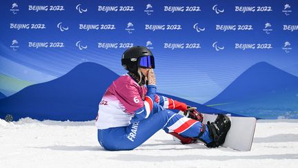 Cécile Hernandez, championne paralympique de snowboard cross lors des Jeux de Pékin, le 7 mars 2022. (WANG XI / XINHUA)