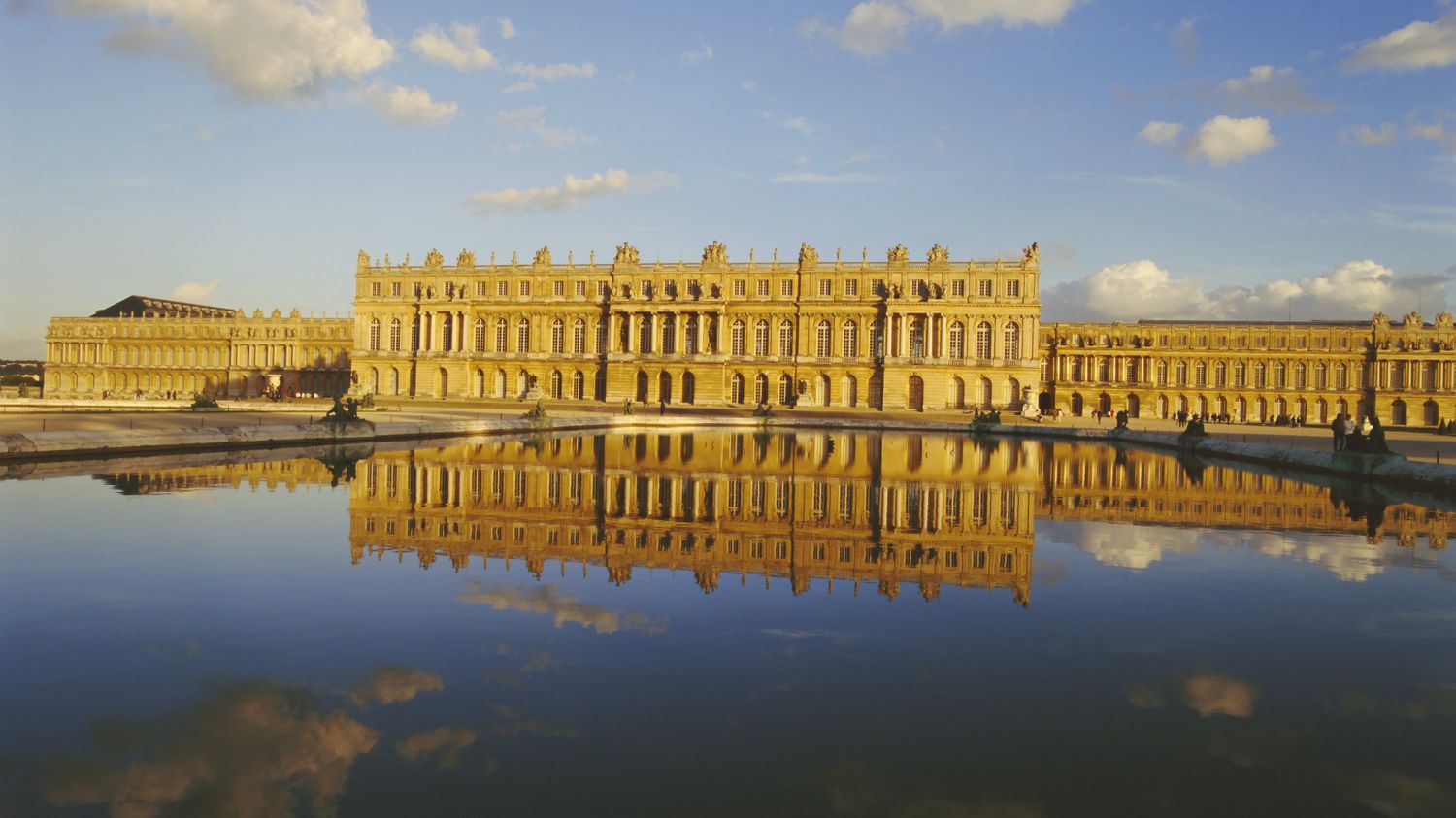 VIDEO. Le Château De Versailles à Travers 100 Ans De Photos-souvenirs