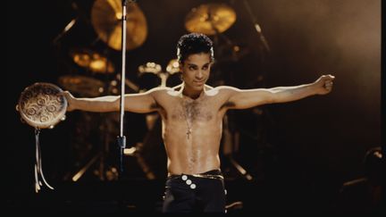 Prince sur scène en 1986. (NICK ELGAR / CORBIS HISTORICAL/GETTY IMAGES)