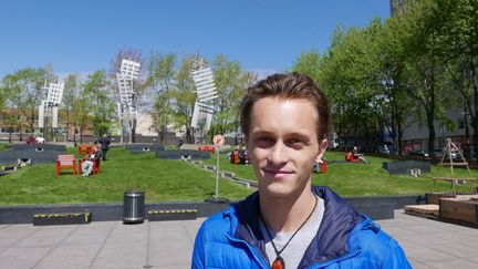 Yohann Petiot aux jardins Gamelin, au coeur du quartier des spectacles de Montréal.&nbsp;"&nbsp;C'est devenu un lieu de partage&nbsp;" (Photo Emmanuel Langlois)