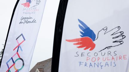 Logo du Secours populaire français, le 11 septembre 2024. (ROMEO BOETZLE / MAXPPP)