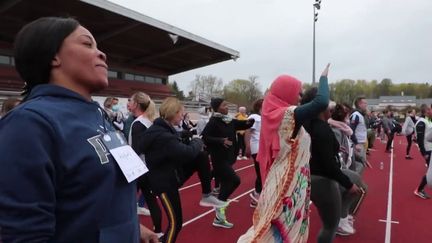 Pôle emploi : des sessions de recrutement organisées sur un terrain de sport (France 3)