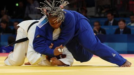 La Française Romane Dicko, pendant son combat face à la Serbe Milica Zabic, lors de son combat pour la médaille de bronze, le 2 août 2024 à l'Arena Champ-de-Mars. (JACK GUEZ / AFP)