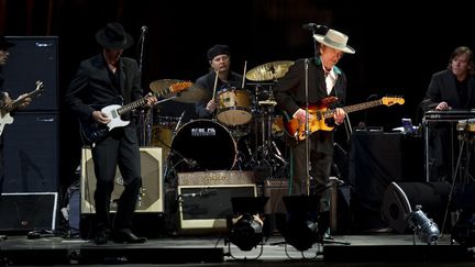 Bob Dylan et son groupe sur scène à Shanghai en avril 2011
 (PHILIPPE LOPEZ / AFP)