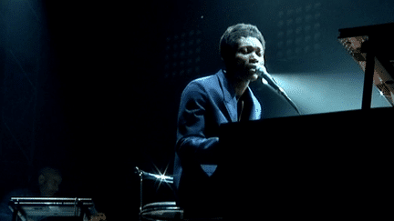 L'auteur-compositeur Benjamin Clementine a envoûté les 17 000 spectateurs de cette première soirée au Cabaret Vert
 (France 3 Culturebox)