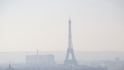 &nbsp; (Paris sous la pollution © Laurent Dambies - Fotolia)