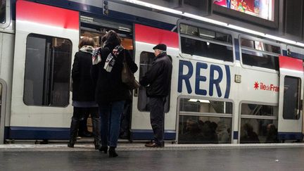 Train du Réseau Express Régional d'Ile de France à quai, le 8 décembre 2017.&nbsp; (MAXPPP)