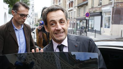 Nicolas Sarkozy, le 7 octobre 2013, &agrave; la sortie d'un d&eacute;jeuner &agrave; la Grande Mosqu&eacute;e de Paris. Le m&ecirc;me jour, l'ex-pr&eacute;sident de la R&eacute;publique a b&eacute;n&eacute;fici&eacute; d'un non-lieu dans l'affaire Bettencourt. (THOMAS SAMSON / AFP)