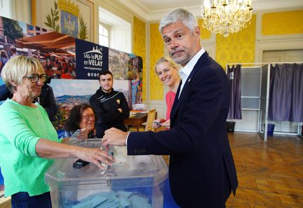 Laurent Wauquiez vote au Puy-en Velay (Haute-Loire), le 30 juin 2024. (LIONEL CIOCHETTO / L'ECHO REPUBLICAIN / MAXPPP)