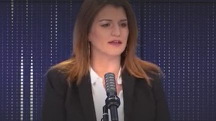 Vrai ou Fake : Marlène Schiappa, épinglée pour une participation à un podcast polémique