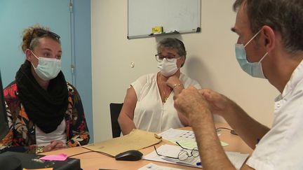 De nombreux patients guéris du Covid-19 et passés par la réanimation connaissent des moments compliqués. Entre blessures physiques et psychologique, la reconstruction est compliquée. (CAPTURE D'ÉCRAN FRANCE 3)