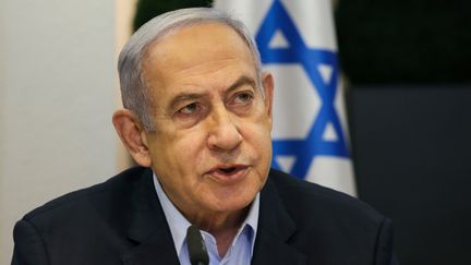 Le Premier ministre israélien, Benyamin Nétanyahou, lors d'une réunion de son gouvernement à Tel Aviv (Israël), le 7 janvier 2024. (RONEN ZVULUN / MAXPPP)