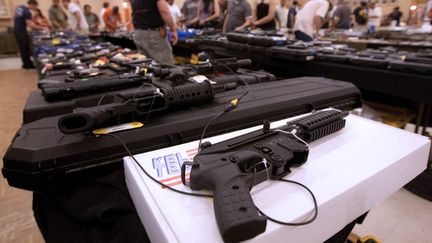 Une foire aux armes &agrave; El Paso, au Texas (Etats-Unis), le 13 mars 2011. ( AFP)