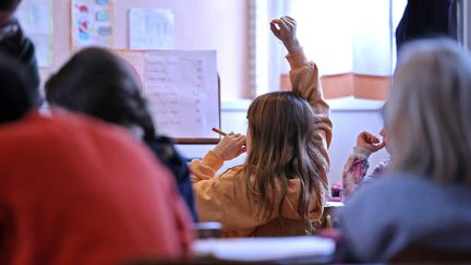 Fillette violentée à l'école : l'enseignante, en 