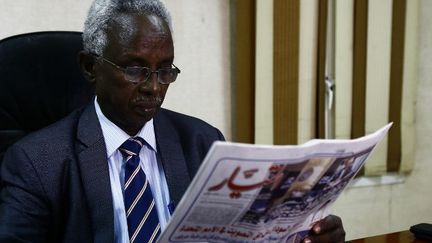 Les tirages du journal indépendant soudanais «Al-Tayar» des 10 et 11 juin 2018 ont été saisis par des agents du NISS.  (ASHRAF SHAZLY / AFP)