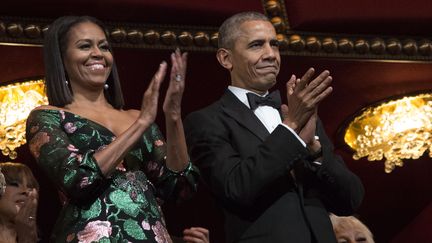 Michelle Obama et son mari Barack Obama au centre Kennedy, à Washington, la capitale fédérale américaine, le 4 décembre 2016. (AUDE GUERRUCCI / DPA / AFP)