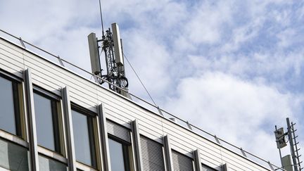 Une antenne 5G à Bordeaux.&nbsp; (CB / EPA)