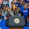 La vice-présidente américaine Kamala Harris, à Madison (Wisconsin), le 19 septembre 2024. (BRETT JOHNSEN / AFP)