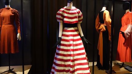 Jeanne Lanvin, figure méconnue du public, sort de l'ombre pour une exposition qui rend hommage à son travail raffiné. A 125 ans, Lanvin est la plus ancienne maison de couture française en activité. L'Israélo-Américain Alber Elbaz en a pris la direction artistique en 2001.
 (Corinne Jeammet)