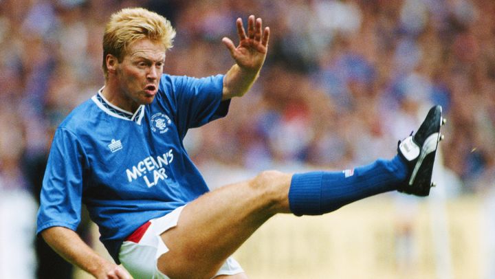 L'attaquant des Glasgow Rangers Mo Johnston lors d'un match de championnat &eacute;cossais, en 1991.&nbsp; (HULTON ARCHIVE / GETTY IMAGES)