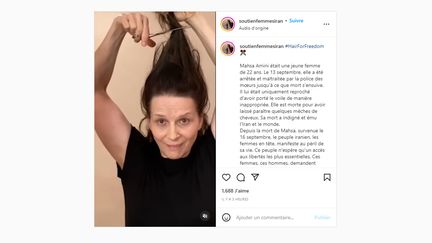 Capture d'écran d'une vidéo mise en ligne le 5 octobre 2022 sur Instagram dans laquelle Juliette Binoche se coupe les cheveux en soutien aux femmes iraniennes. (INSTAGRAM)